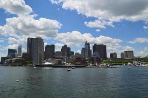 grande paisagem urbana de boston em um dia de verão foto