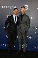 los angeles, 6 de dezembro - benj pasek, justin paul na estreia mundial la la land no village theatre em 6 de dezembro de 2016 em westwood, ca foto