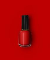 postura plana criativa de esmalte vermelho brilhante de moda em um fundo colorido. ilustração 3d de vista superior de estilo minimalista foto