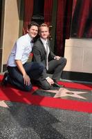 los angeles, 15 de setembro - david burtka, neil patrick harris na cerimônia de entrega de uma estrela na calçada da fama de hollywood para neil patrick harris no frolic room em 15 de setembro de 2011 em los angeles, ca foto