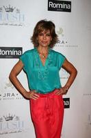 los angeles, 9 de junho - lisa rinna chega ao show de pelúcia de 2013 no hotel hyatt regency century plaza em 9 de junho de 2013 na cidade do século, ca foto