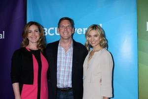 los angeles, 2 de fevereiro - peri gilpin, tim bagley, spencer grammer no nbc universal summer press day 2015 no hotel huntington langham em 2 de abril de 2015 em pasadena, ca foto