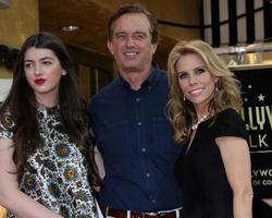 los angeles, 29 de janeiro - kyra kennedy, cheryl hines, robert kennedy jr na cerimônia de estrela da calçada da fama de hollywood para cheryl hines no hollywood boulevard em 29 de janeiro de 2014 em los angeles, ca foto