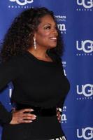 santa barbara, 5 de fevereiro - oprah winfrey no santa barbara international film festival homenageia oprah winfrey no arlington theatre em 5 de fevereiro de 2014 em santa barbara, ca foto