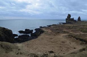 belo litoral da península de snaefellsnes na islândia foto