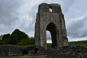 arco de pedra das ruínas da abadia shap na inglaterra foto