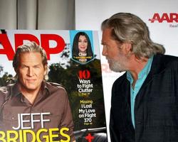 los angeles, 1 de agosto - jeff bridges no aarp luncheon iho jeff bridges no spago em 1 de agosto de 2014 em beverly hills, ca foto