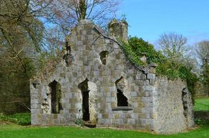 ruínas de pedra velhas na histórica adare irlanda foto