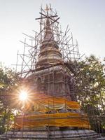 pagode e templo na tailândia foto