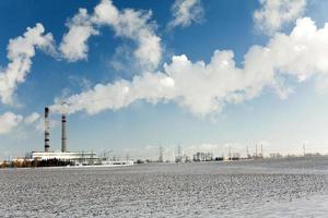 emissões industriais, dia de inverno. foto