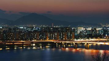 a visão noturna de seul e do rio han foto