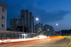 bela vista noturna da cidade de anyang foto