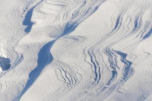 montes de neve profundos de perto foto