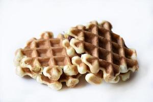 waffles vienenses em uma esteira. biscoitos doces no café da manhã. foto