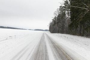 asfalto no inverno foto