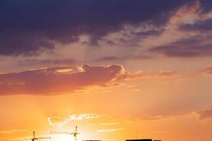 canteiro de obras, pôr do sol foto