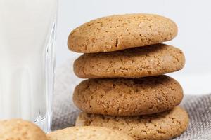 biscoitos duros assados com farinha de aveia e trigo foto