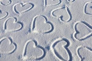 desenhado na temporada de inverno, o coração na neve foto