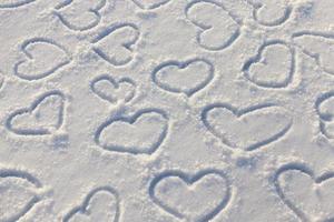 desenhado na temporada de inverno, o coração na neve foto