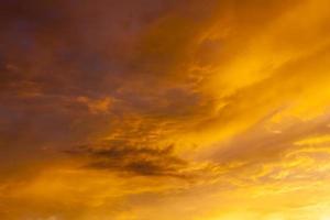 céu colorido durante o pôr do sol ou nascer do sol, clima foto