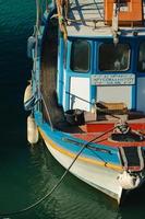 barco de pesca colorido foto