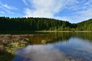 lago da caldeira em são miguel nos açores foto