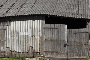 velhos portões raquíticos foto