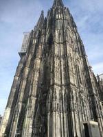 uma grande catedral de colônia na alemanha foto