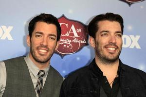 las vegas, 10 de dezembro - jonathan scott, desenhou scott no american country awards de 2013 no mandalay bay events center em 10 de dezembro de 2013 em las vegas, nv foto