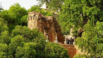 arquitetura da velha muralha túmulo do xá no forte hauz khas foto