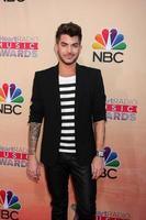 los angeles, 29 de março - adam lambert no iheartradio music awards de 2015 no auditório do santuário em 29 de março de 2015 em los angeles, ca foto