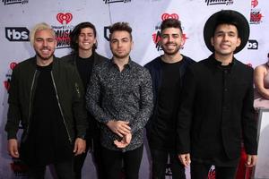 los angeles, 3 de abril - los 5 no iheart radio music awards 2016 chegadas ao fórum em 3 de abril de 2016 em inglewood, ca foto