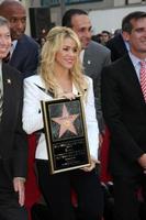 los angeles, 8 de novembro - shakira na cerimônia da calçada da fama de hollywood concedendo uma estrela a shakira em w hollywood em 8 de novembro de 2011 em los angeles, ca foto