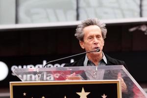 los angeles, 10 de dezembro - brian grazer no ron howard star na calçada da fama de hollywood no hollywood blvd em 10 de dezembro de 2015 em los angeles, ca foto