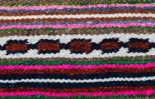 ornamentos de padrão sem emenda folclórico romeno. bordado tradicional romeno. design de textura étnica. design de tapete tradicional. enfeites de tapete. design de tapete rústico. foto