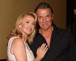 los angeles, 26 de agosto - melody thomas scott, eric braeden participando do jantar de fãs jovens e inquietos 2011 no hotel universal sheraton em 26 de agosto de 2011 em los angeles, ca foto