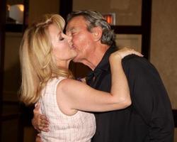 los angeles, 26 de agosto - melody thomas scott, eric braeden participando do jantar de fãs jovens e inquietos 2011 no hotel universal sheraton em 26 de agosto de 2011 em los angeles, ca foto