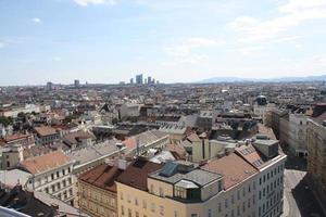 uma vista de uma cidade de Viena foto
