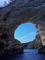 cavernas do mar em vieste foto