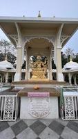 phra brahma cor dourada templos tailandeses coisas sagradas crenças buda