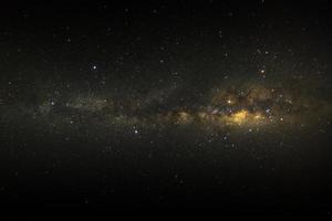 galáxia via láctea claramente com estrelas e poeira espacial no universo foto