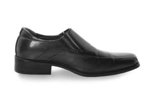 sapatos de homem negro em fundo branco foto