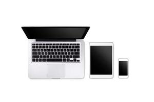 tablet portátil e smartphone em fundo branco com espaço de texto e espaço de cópia foto
