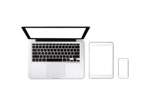 tablet portátil e smartphone em fundo branco com espaço de texto e espaço de cópia foto