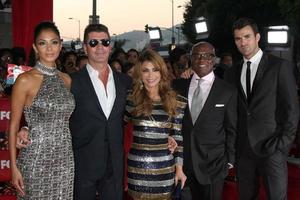 los angeles, 14 de setembro - nicole scherzinger, simon cowell, paula abdul, antonio reid, steve jones chegando na estreia do x-factor no arclight theatre em 14 de setembro de 2011 em los angeles, ca foto