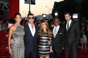 los angeles, 14 de setembro - nicole scherzinger, simon cowell, paula abdul, antonio reid, steve jones chegando na estreia do x-factor no arclight theatre em 14 de setembro de 2011 em los angeles, ca foto