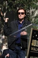 los angeles, 9 de fevereiro - paul mccartney na cerimônia da calçada da fama de hollywood para paul mccartney na construção de registros da capital em 9 de fevereiro de 2012 em los angeles, ca foto