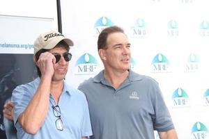 los angeles, 10 de novembro - ray romano, patrick warburton no terceiro clássico anual de golfe de celebridades para beneficiar a fundação de pesquisa de melanoma no clube de golfe à beira do lago em 10 de novembro de 2014 em burbank, ca foto