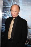 los angeles, 23 de janeiro - ed harris chega ao homem em uma borda los angeles estréia no teatro chinês graumans em 23 de janeiro de 2012 em los angeles, ca foto