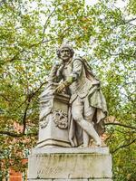 estátua de hdr shakespeare em londres foto